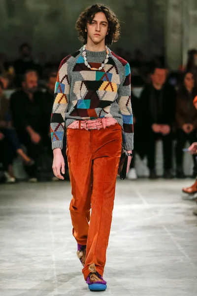 Look 17